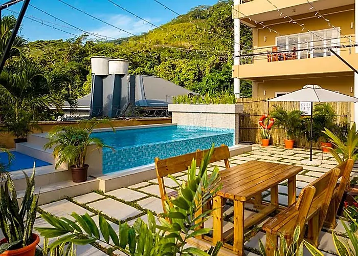 Tropical Hideaway 4*